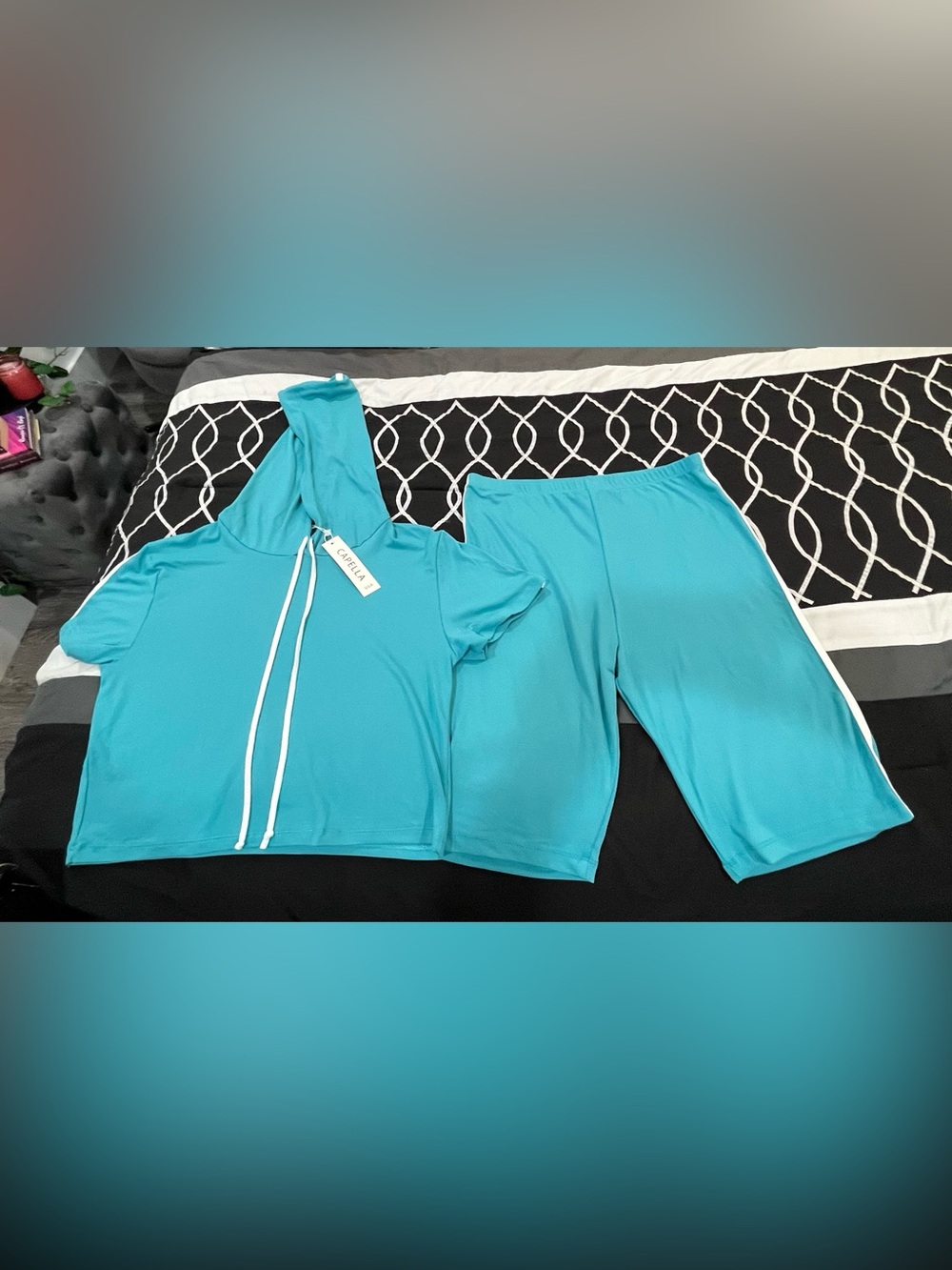 Capella set Women's Turquoise Short Sleeve Hoodie & Bermuda Lounge Set
